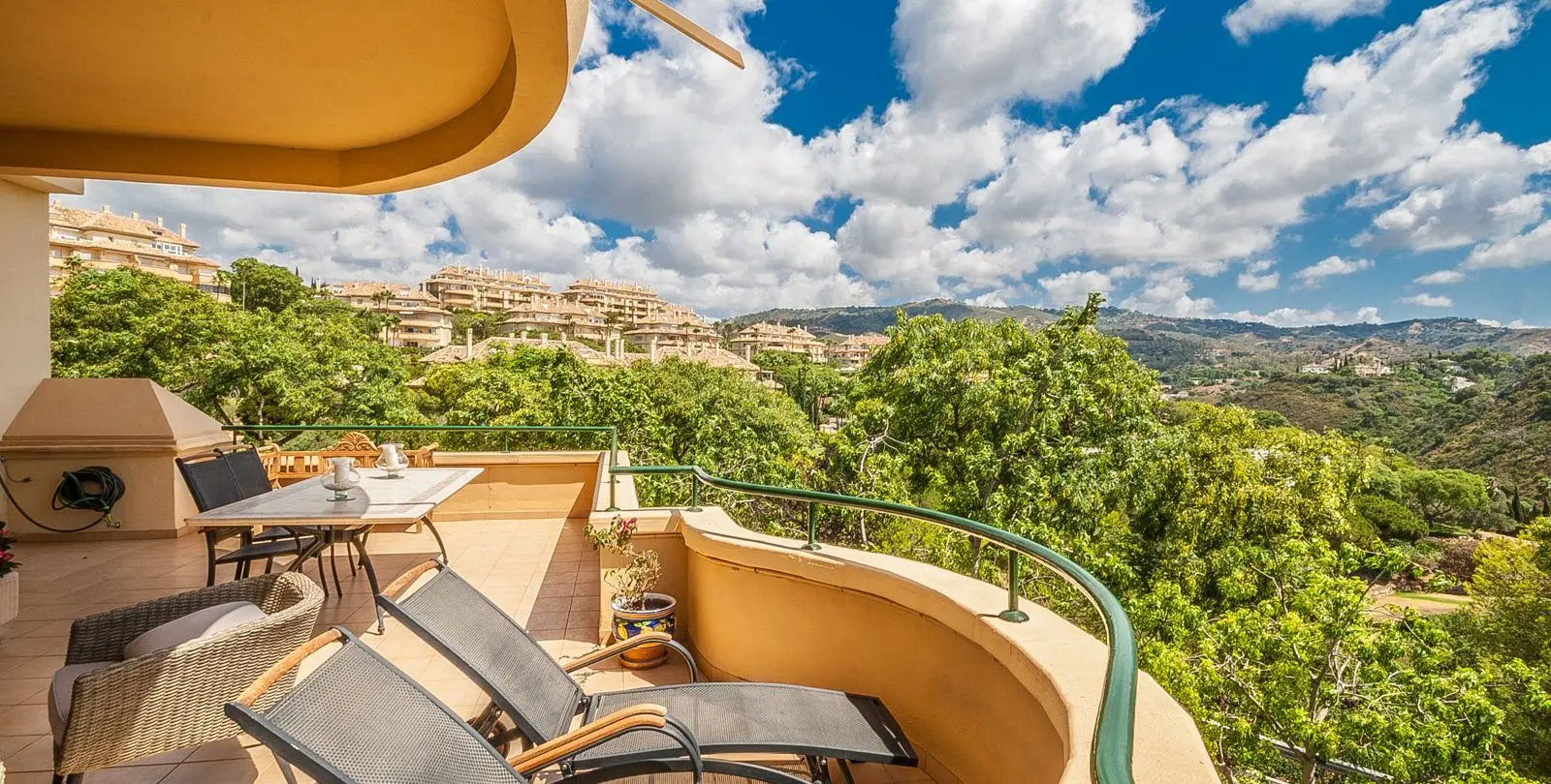Продажа апартаментов на первом этаже в Elviria 14