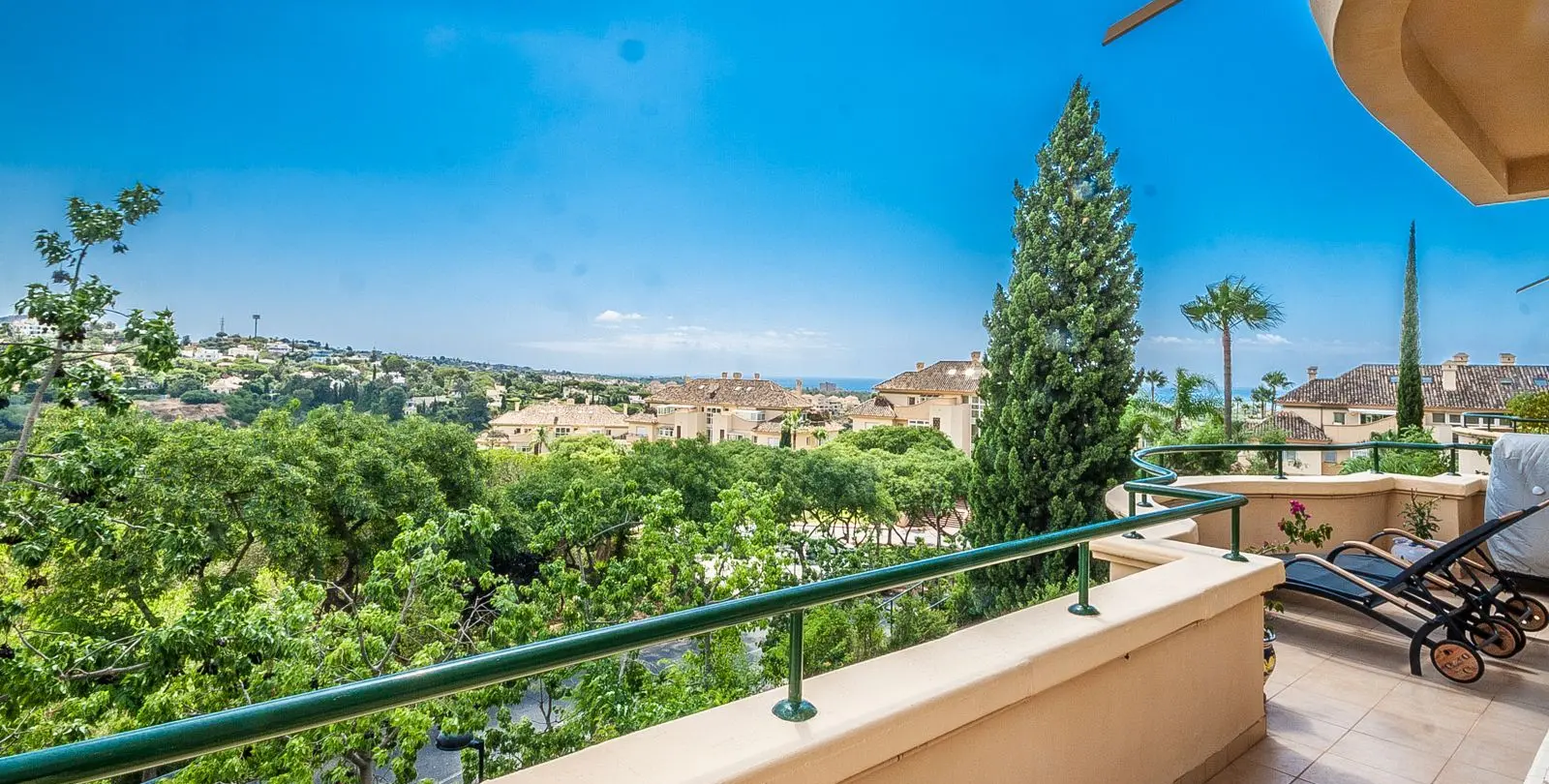 Продажа апартаментов на первом этаже в Elviria 15