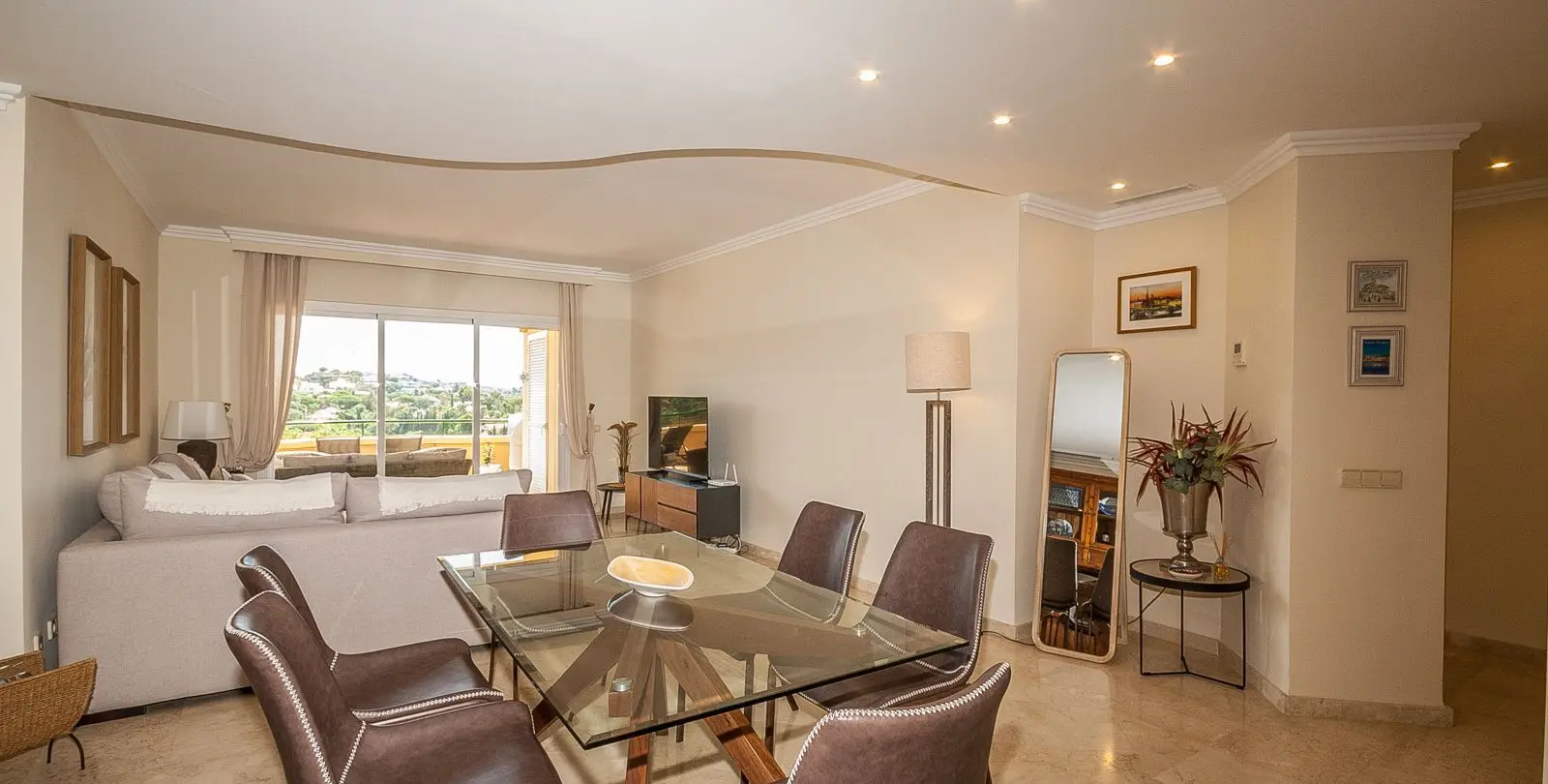 Продажа апартаментов на первом этаже в Elviria 16
