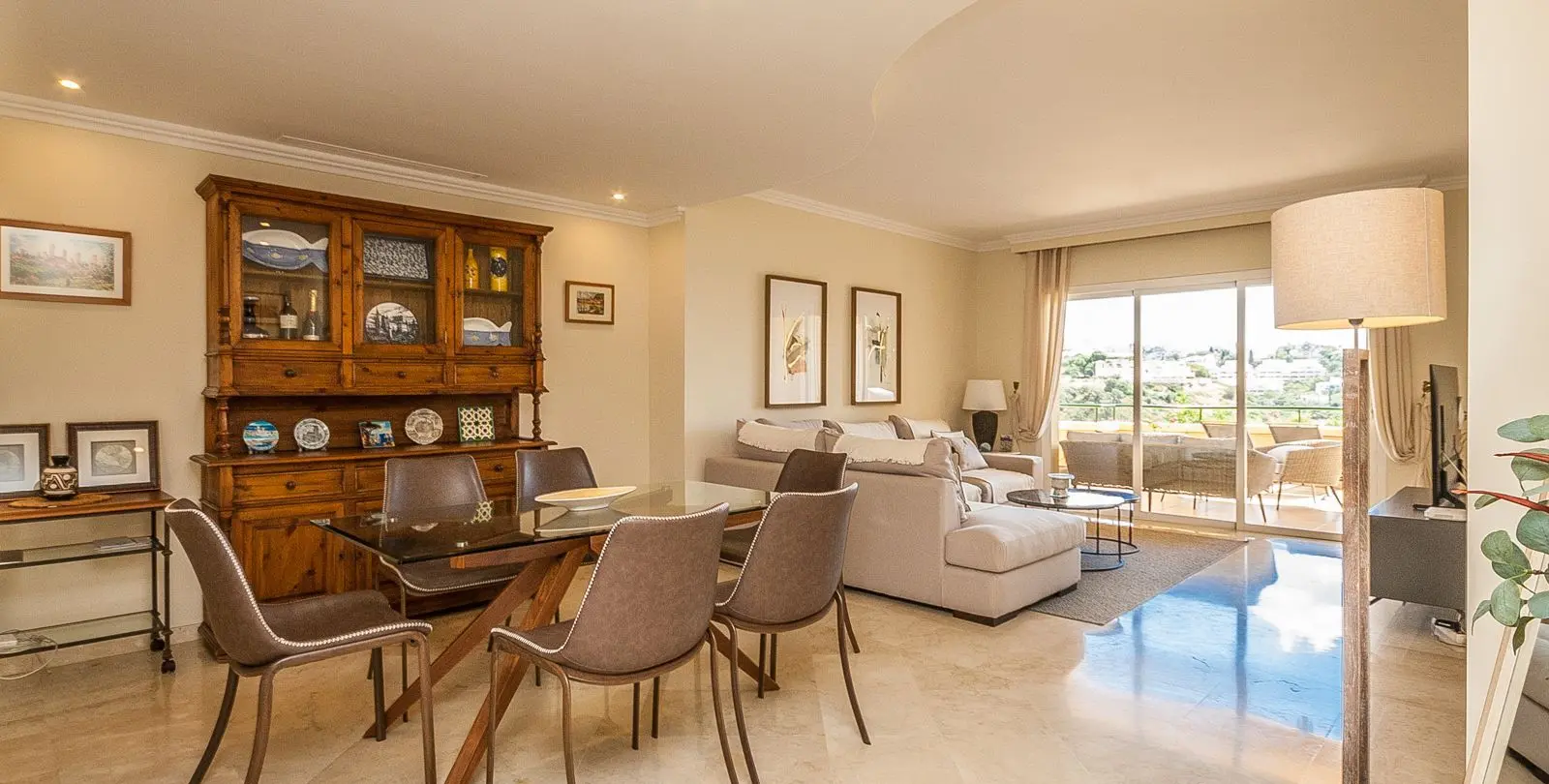 Продажа апартаментов на первом этаже в Elviria 17