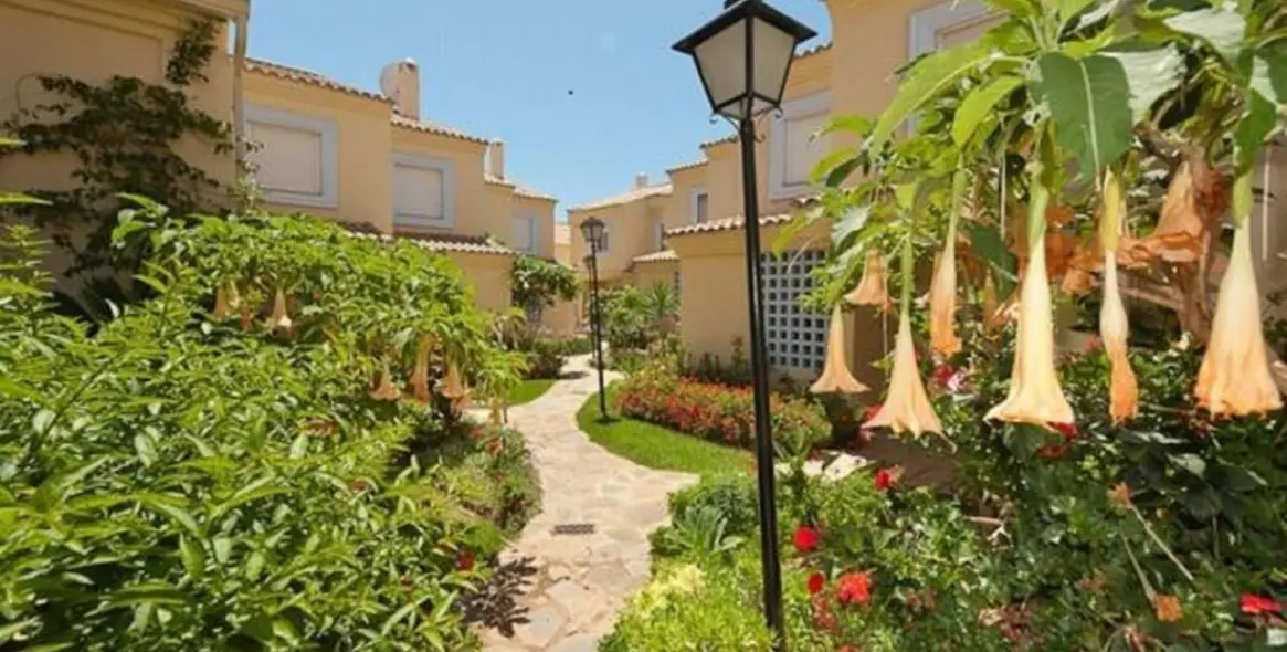 Sale of townhouse in Puerto Banús 5