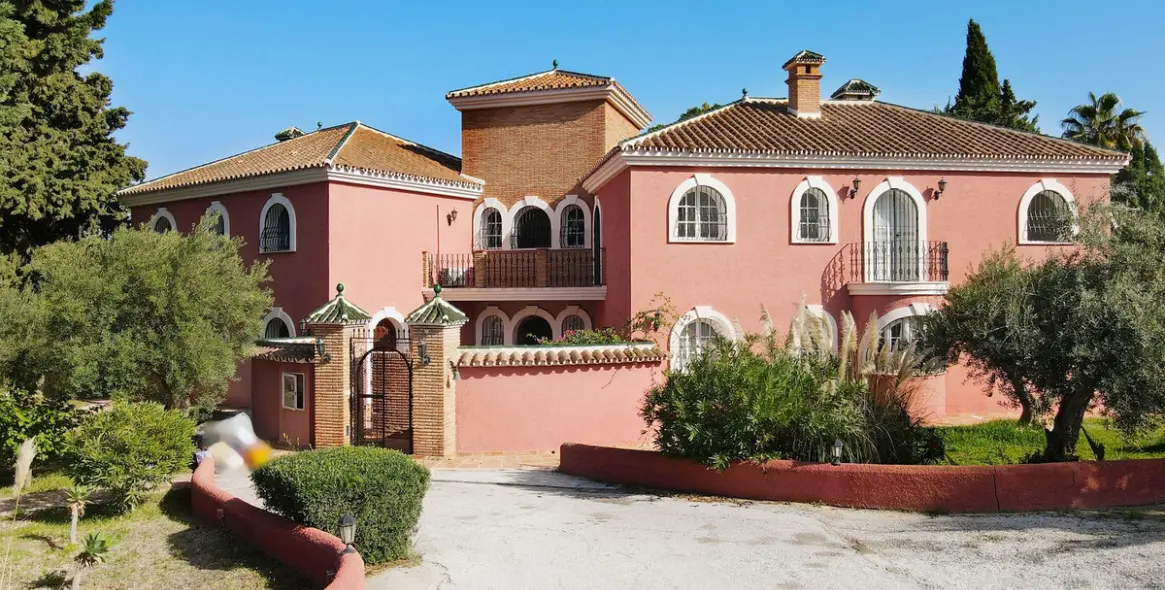 Sale of detached villa in Alhaurín el Grande 1