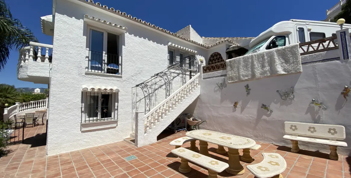 Продажа  отдельно стоящей виллы в Cerros del Aguila 1