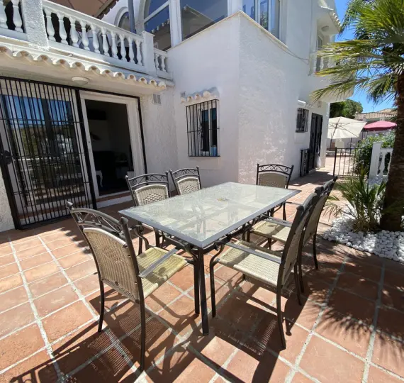 Продажа  отдельно стоящей виллы в Cerros del Aguila