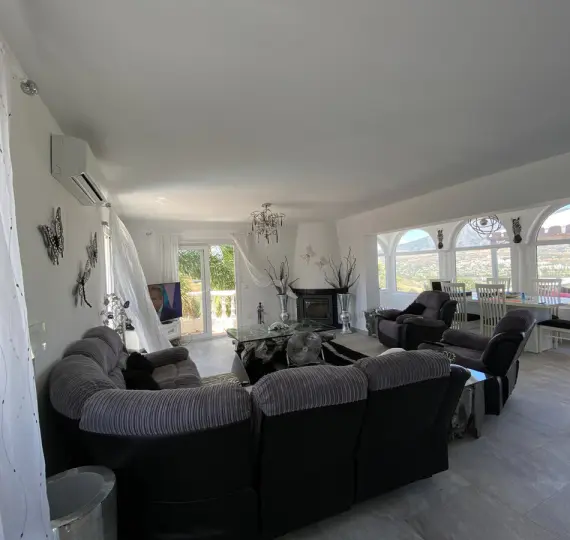 Продажа  отдельно стоящей виллы в Cerros del Aguila