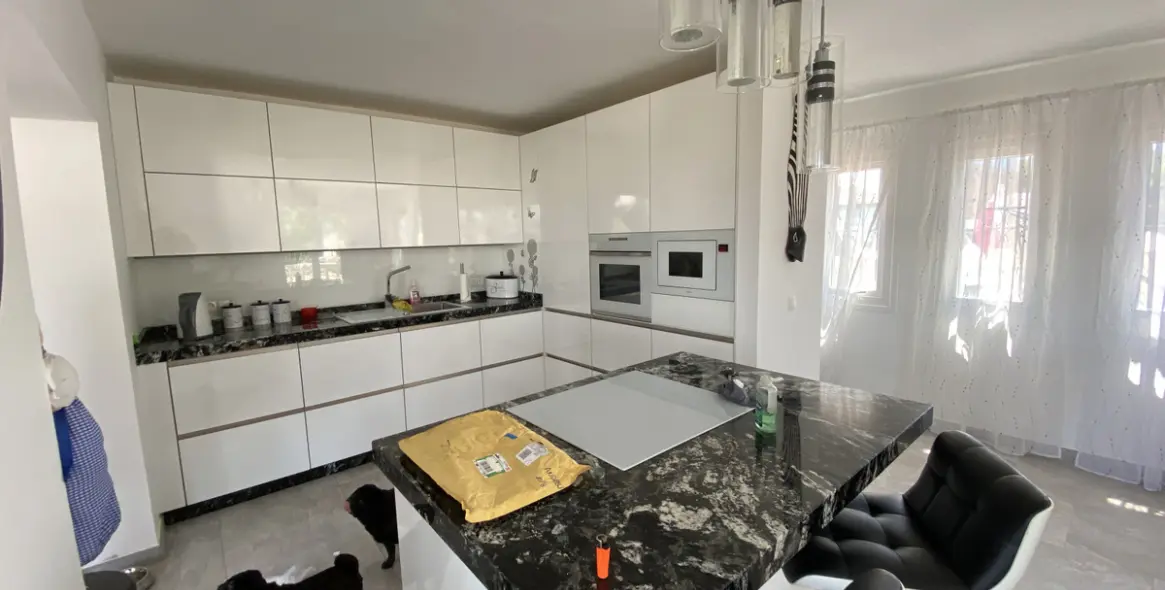 Продажа  отдельно стоящей виллы в Cerros del Aguila 6