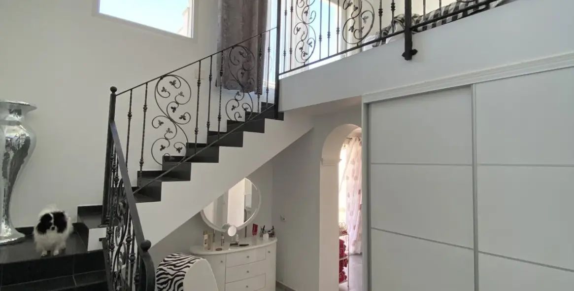 Продажа  отдельно стоящей виллы в Cerros del Aguila 9