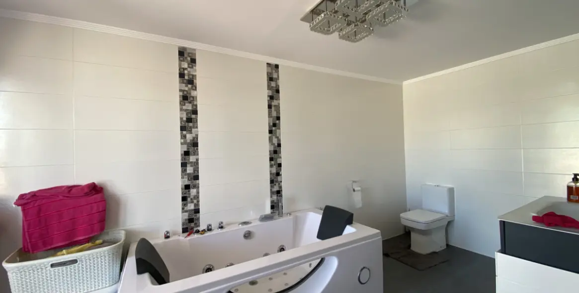 Продажа  отдельно стоящей виллы в Cerros del Aguila 12