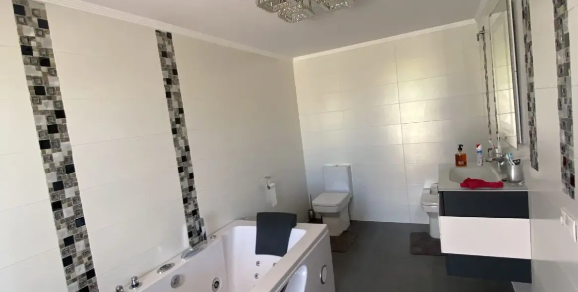 Продажа  отдельно стоящей виллы в Cerros del Aguila 13