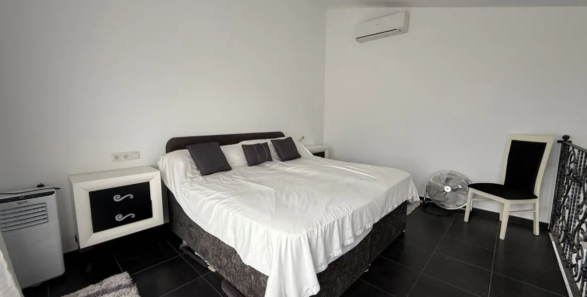 Продажа  отдельно стоящей виллы в Cerros del Aguila 22