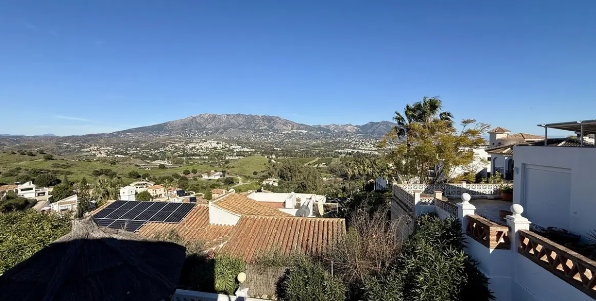 Продажа  отдельно стоящей виллы в Cerros del Aguila 25