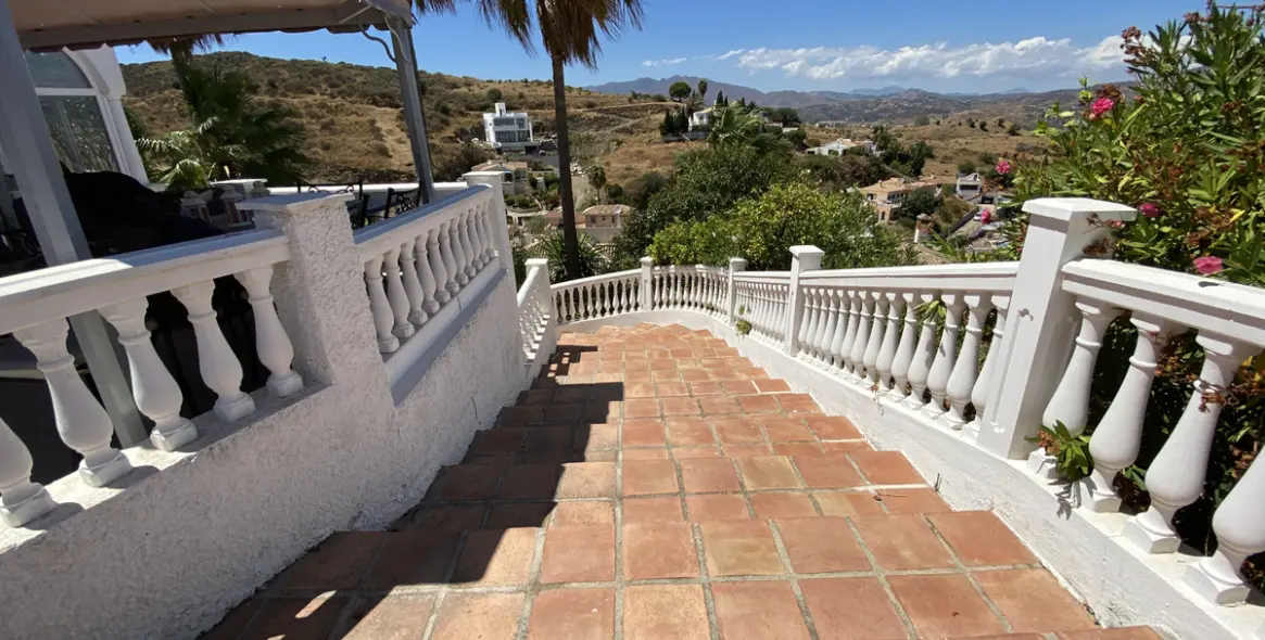 Продажа  отдельно стоящей виллы в Cerros del Aguila 35