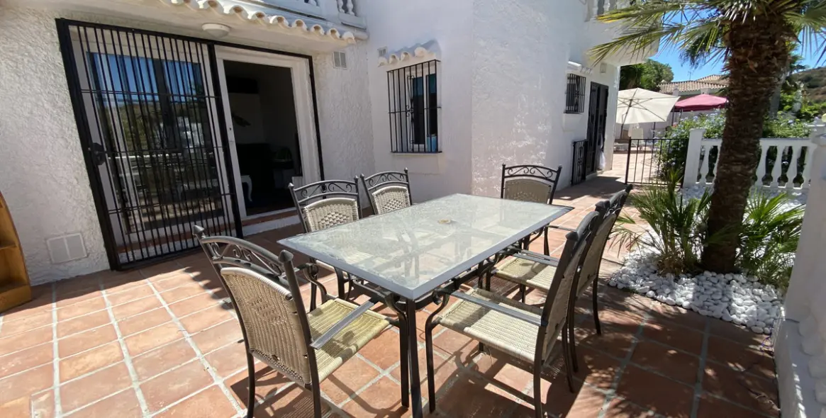 Продажа  отдельно стоящей виллы в Cerros del Aguila 37