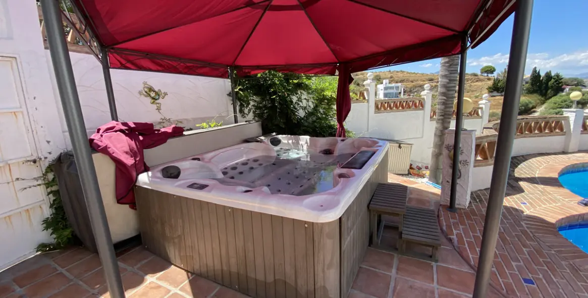 Продажа  отдельно стоящей виллы в Cerros del Aguila 42