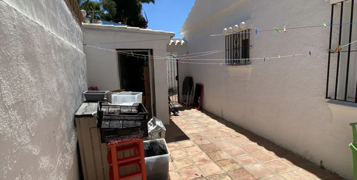 Продажа  отдельно стоящей виллы в Cerros del Aguila 46