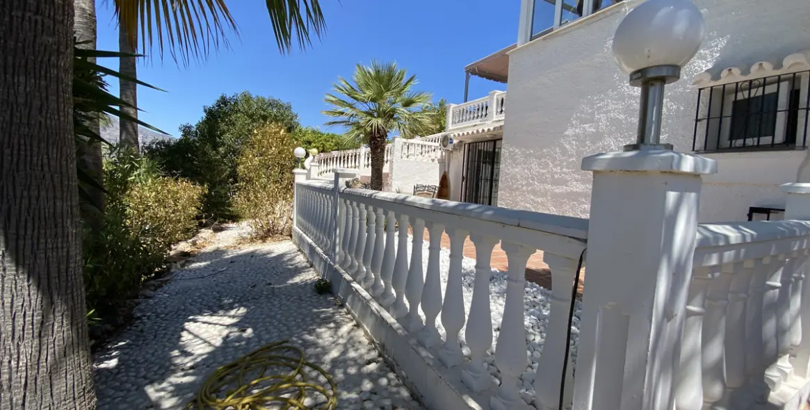 Продажа  отдельно стоящей виллы в Cerros del Aguila 47