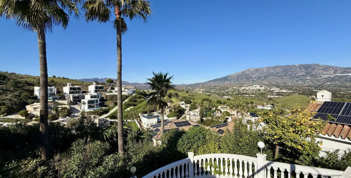 Продажа  отдельно стоящей виллы в Cerros del Aguila 48