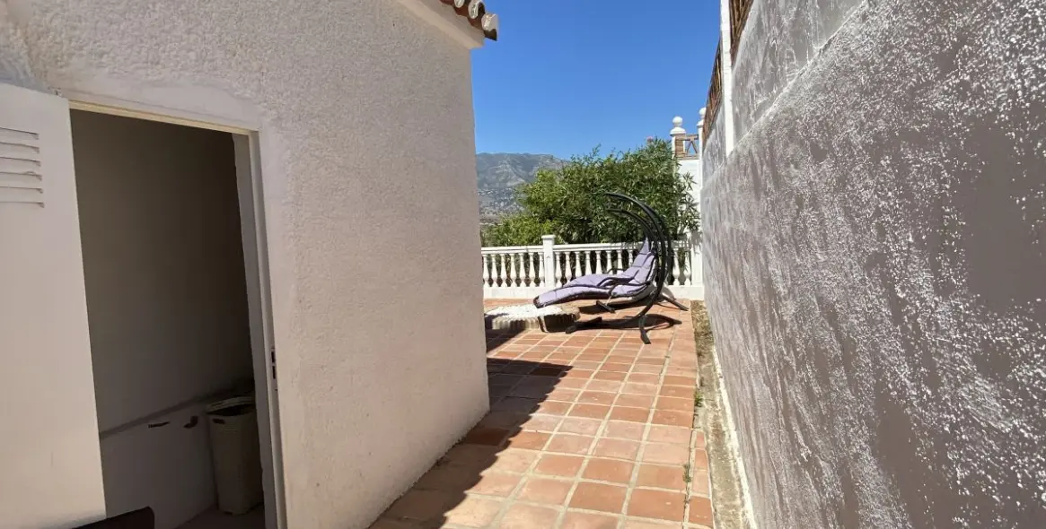 Продажа  отдельно стоящей виллы в Cerros del Aguila 50