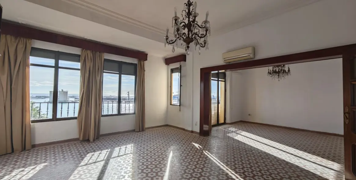 Продажа апартаментов на среднем этаже в Málaga Centro 6