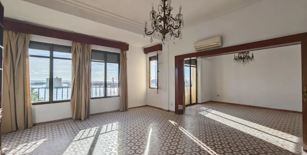 Продажа апартаментов на среднем этаже в Málaga Centro 12