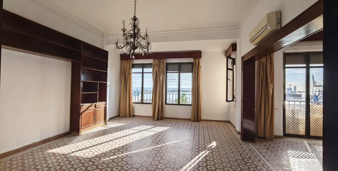 Продажа апартаментов на среднем этаже в Málaga Centro 14