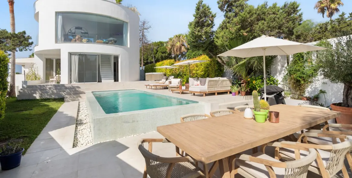 Продажа  отдельно стоящей виллы в Marbesa 1