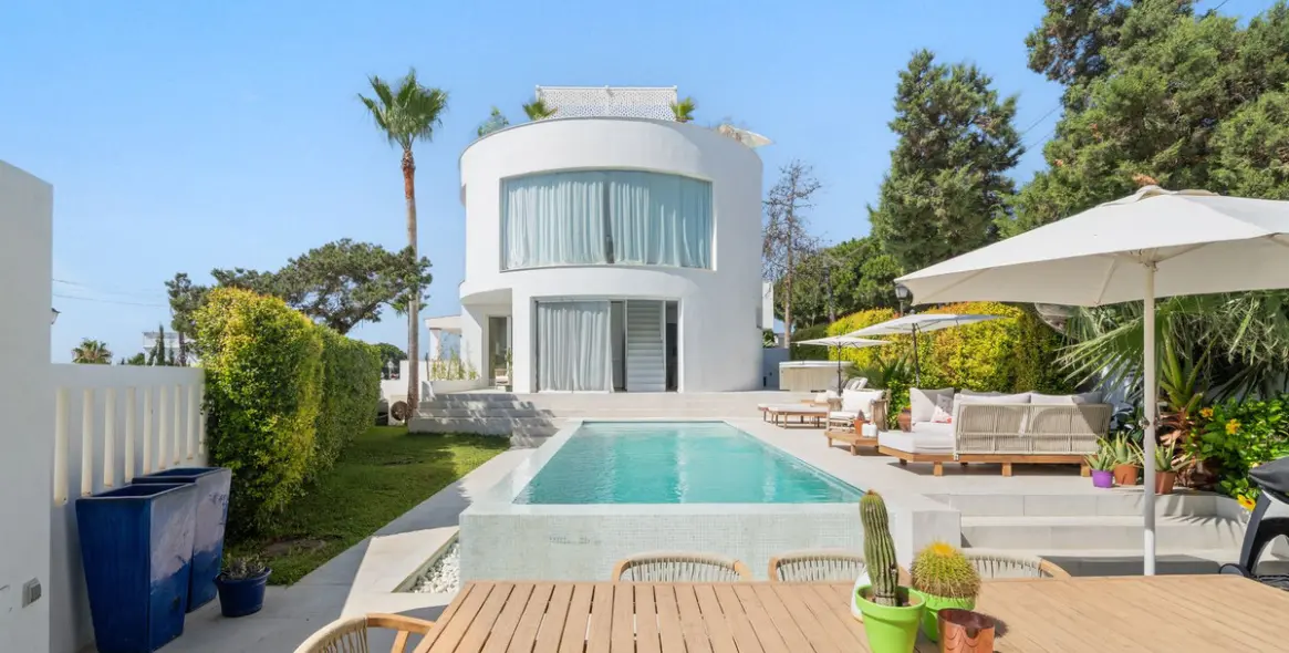 Продажа  отдельно стоящей виллы в Marbesa 2