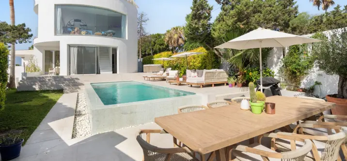 Sale of detached villa in Marbesa 2