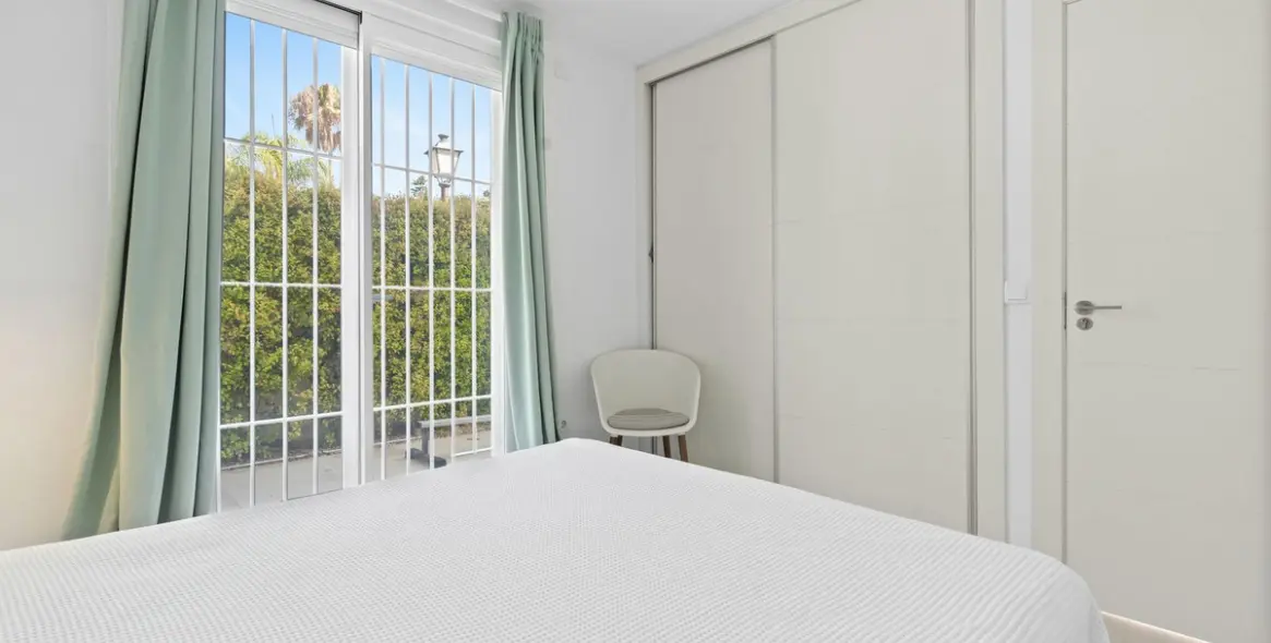 Продажа  отдельно стоящей виллы в Marbesa 24