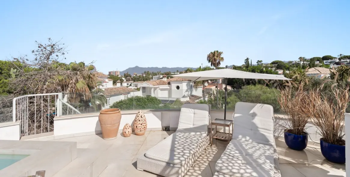 Продажа  отдельно стоящей виллы в Marbesa 28