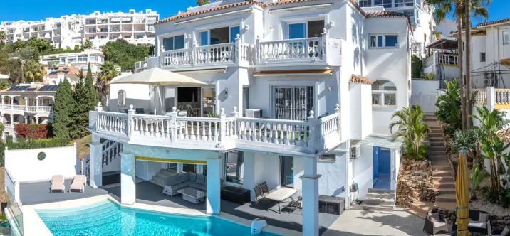 Venta de villa independiente en Riviera del Sol 2