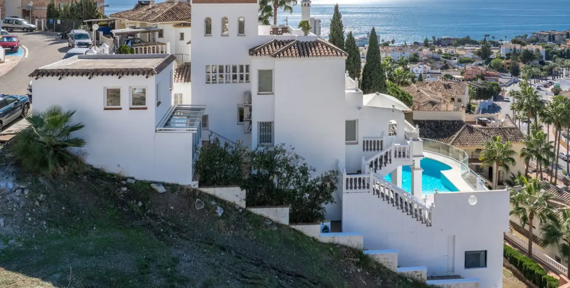 Sale of detached villa in Riviera del Sol 34