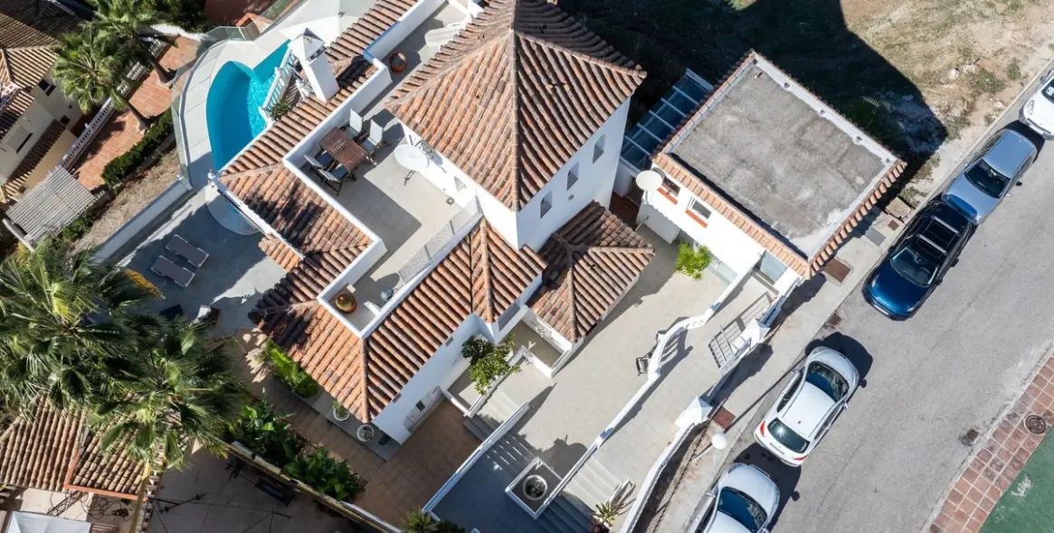 Sale of detached villa in Riviera del Sol 35