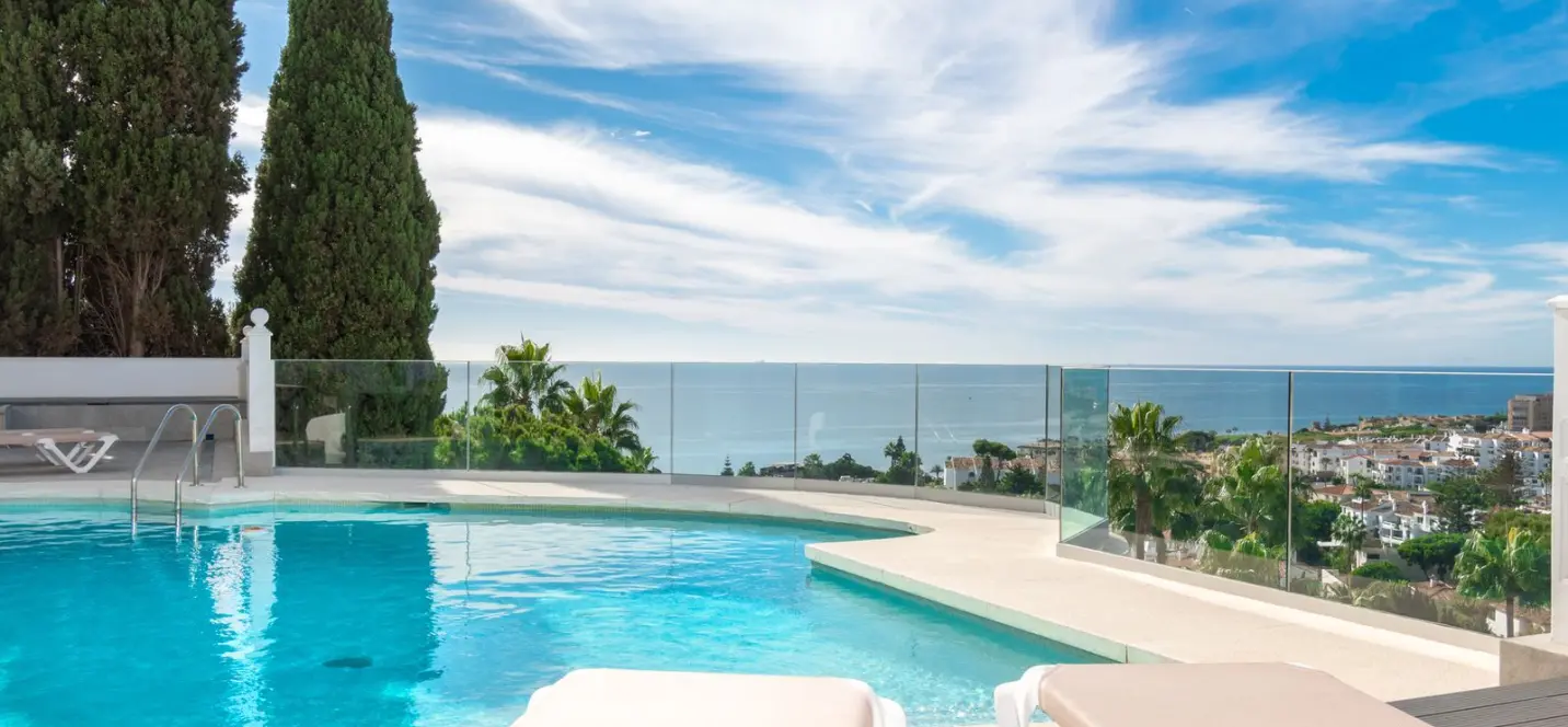 Sale of detached villa in Riviera del Sol 0