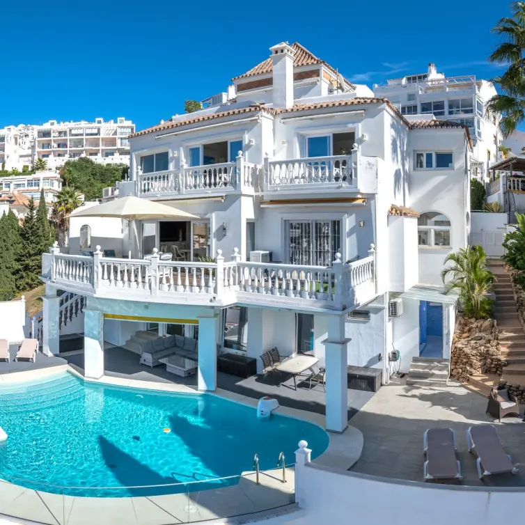 Sale of detached villa in Riviera del Sol