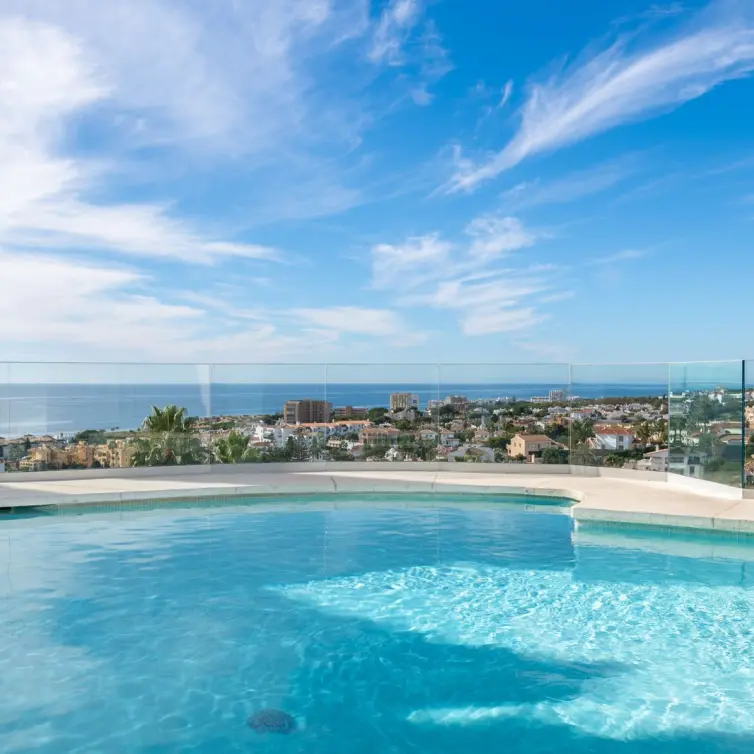 Sale of detached villa in Riviera del Sol