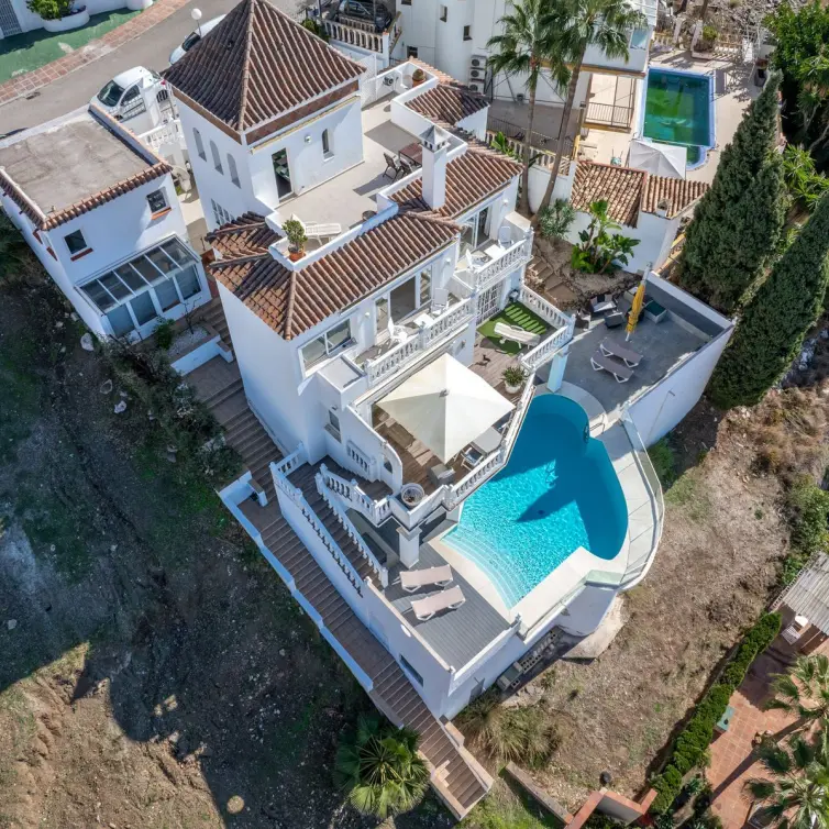 Sale of detached villa in Riviera del Sol