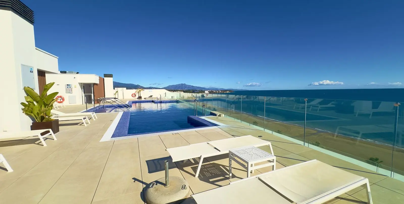 Продажа апартаментов на среднем этаже в Estepona 2