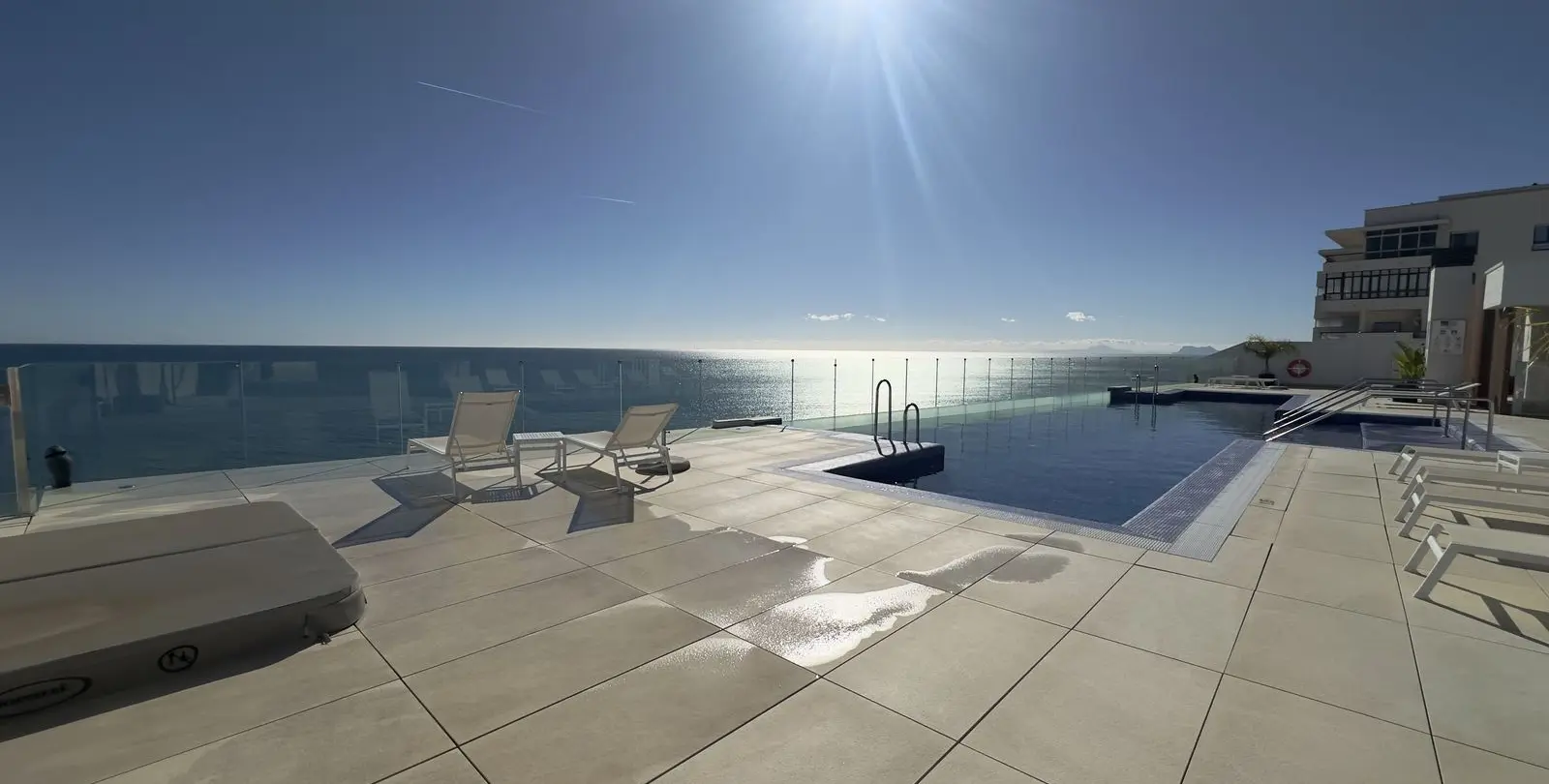 Продажа апартаментов на среднем этаже в Estepona 4