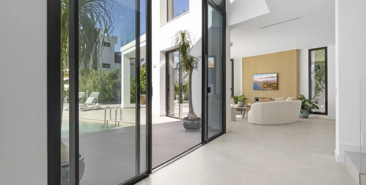 Sale of detached villa in Marbesa 11