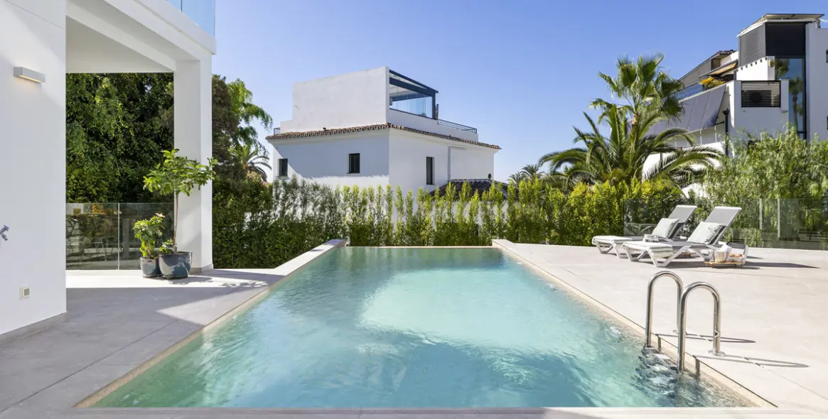 Sale of detached villa in Marbesa 13