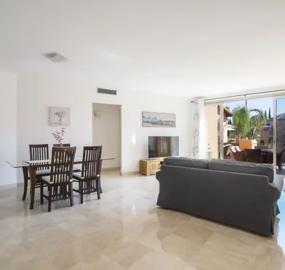 Long-term rent of penthouse in Bel Air