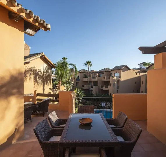 Long-term rent of penthouse in Bel Air