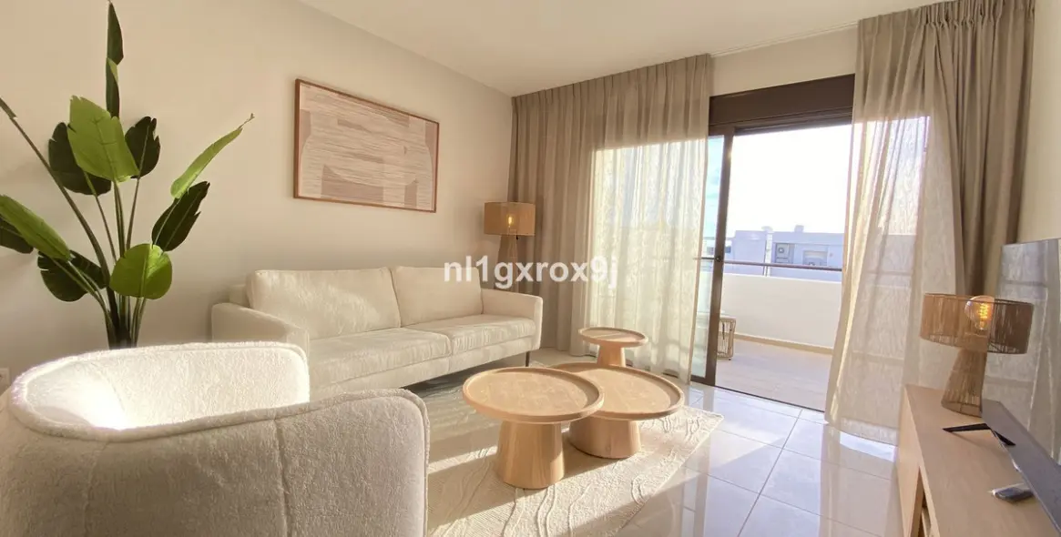 Sale of middle floor apartment in Estepona 1