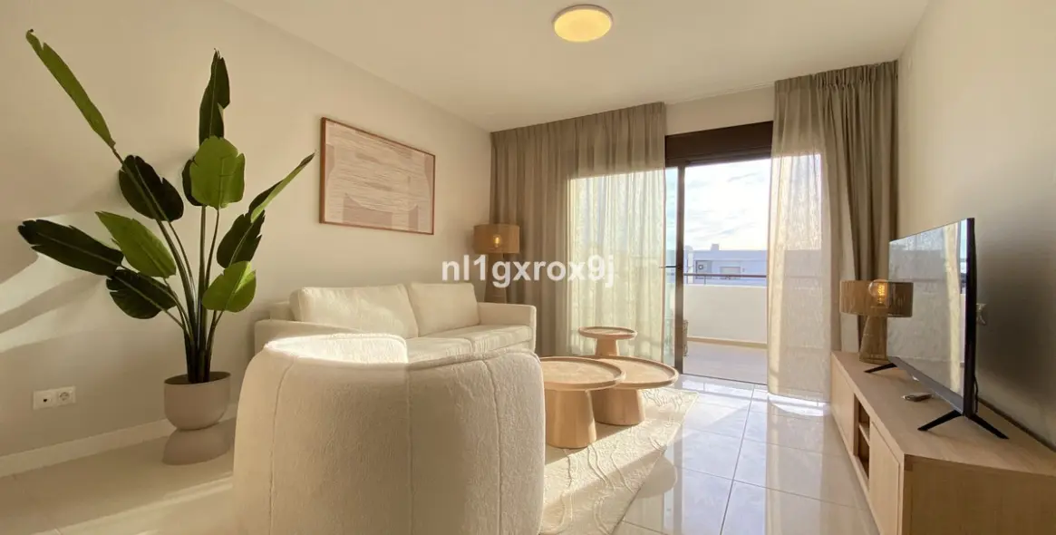 Sale of middle floor apartment in Estepona 3