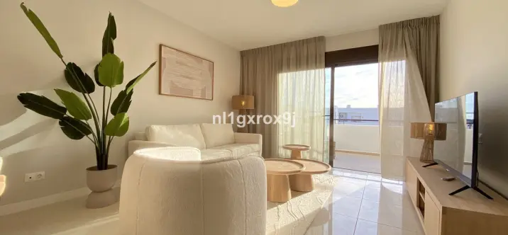 Venta de apartamento en planta media en Estepona 3