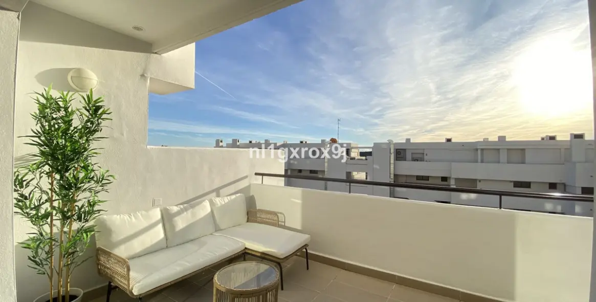 Sale of middle floor apartment in Estepona 5