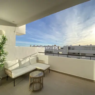 Venta de apartamento en planta media en Estepona