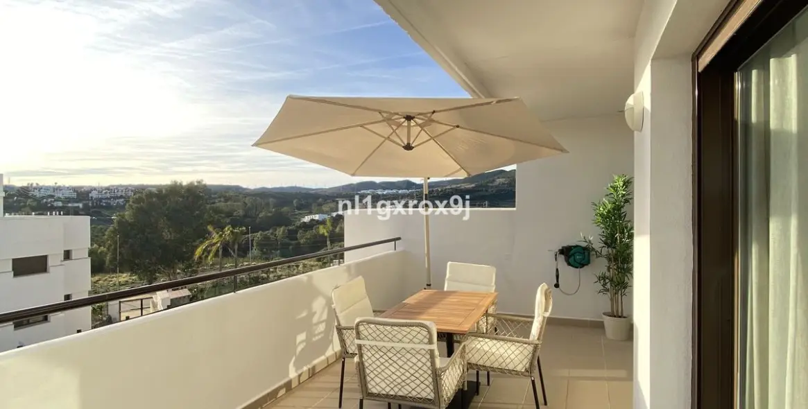 Sale of middle floor apartment in Estepona 17