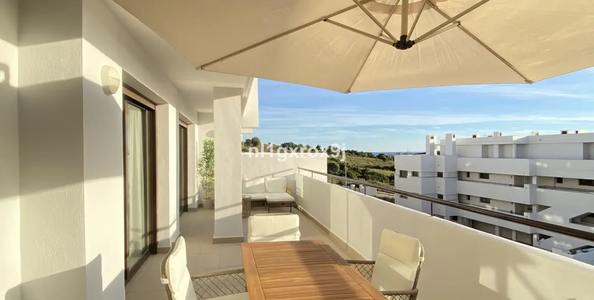 Sale of middle floor apartment in Estepona 19